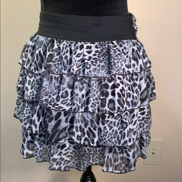 LUV ME MORE black and white leopard ruffled skirt! - Picture 6 of 8